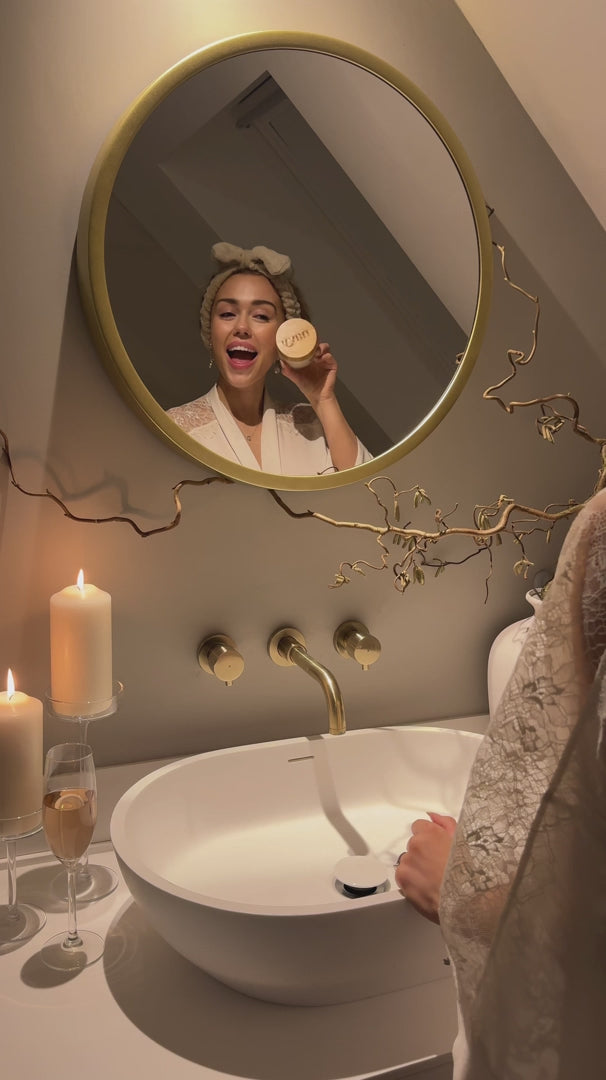 Încarcă clipul video: 